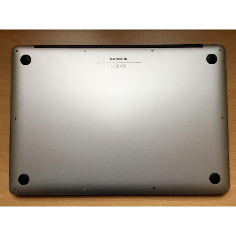 Macbook Pro -- 15.4 inch -- retina display -- mint condition -- FOR SALE!!!
