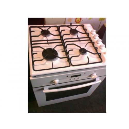 INTERGRATED BUILT IN ELECTROLUX OVEN AND HOB GAS HOB AND ELECTRIC OVEN STANDARD SIZE DETAILS BELOW