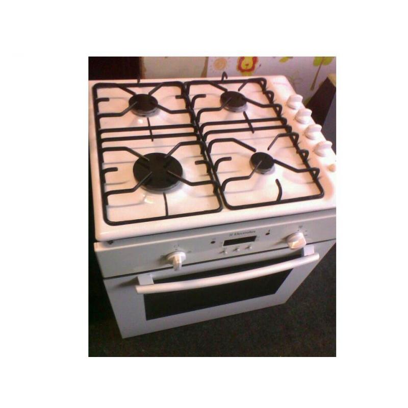 INTERGRATED BUILT IN ELECTROLUX OVEN AND HOB GAS HOB AND ELECTRIC OVEN STANDARD SIZE DETAILS BELOW