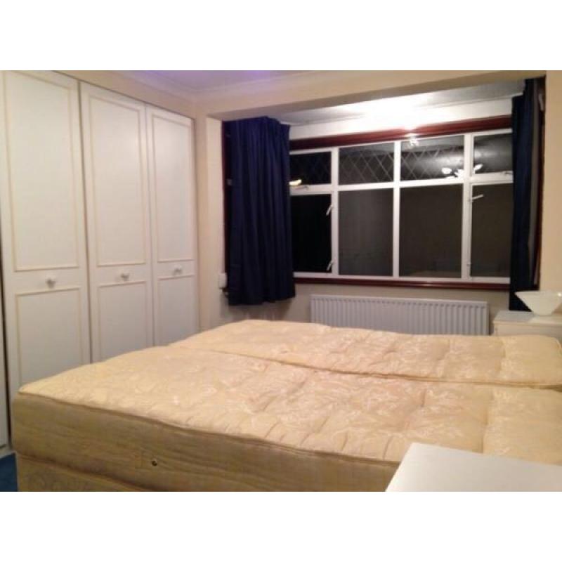MASSIVE DOUBLE ROOM IN KENTON "ALL INCLUSIVE"!!!