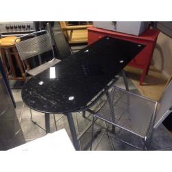 Breakfast utility table with 2 chairs in exellent condition