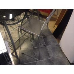 Breakfast utility table with 2 chairs in exellent condition
