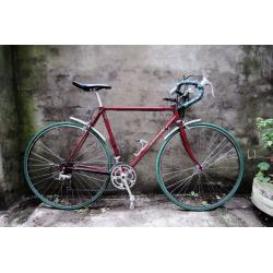 R I BYERS, Reynolds 531, vintage racer racing road bike, 21 inch small size, very light 12 speed