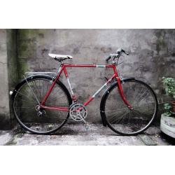 HALFORDS COMPETITOR, vintage dutch style mixte frame traditional road bike, 22.5 inch. 10 speed