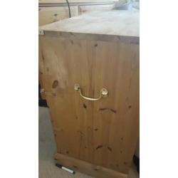 Small pine chest of drawers