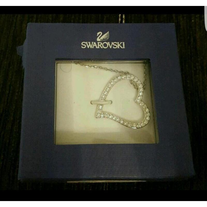 Swarkovski heart necklace.