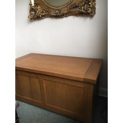 Oak blanket box