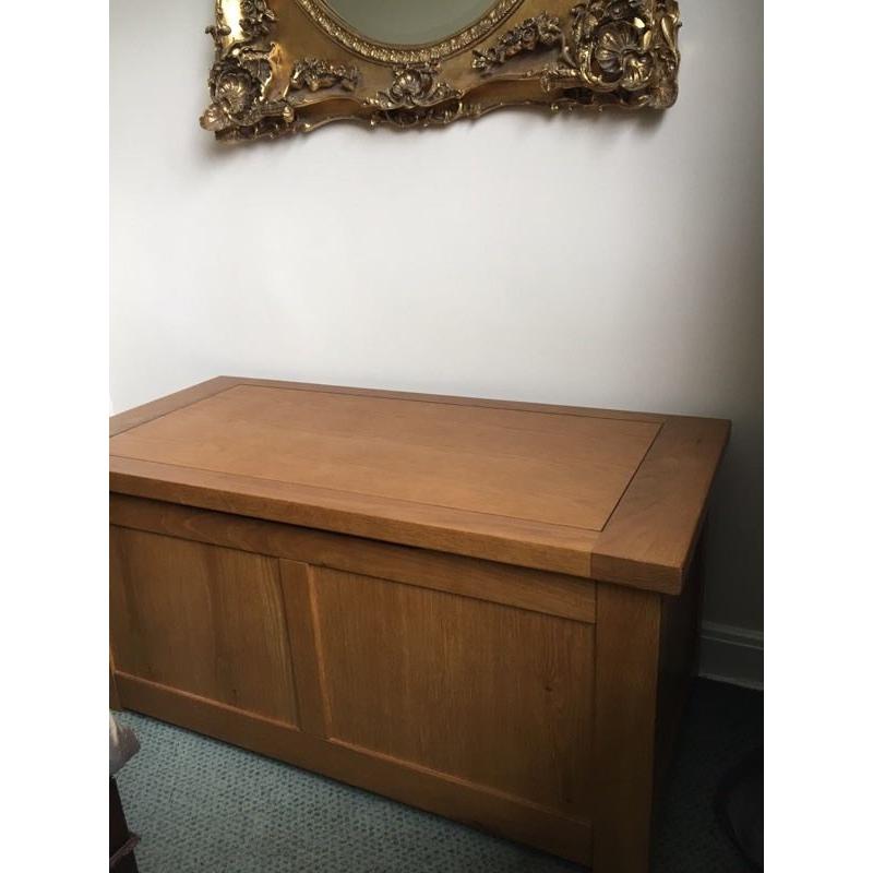Oak blanket box