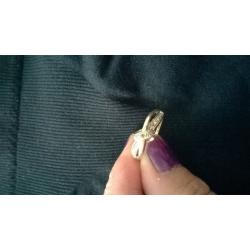 9CT GOLD KNOT RING WITH DIAMONDS