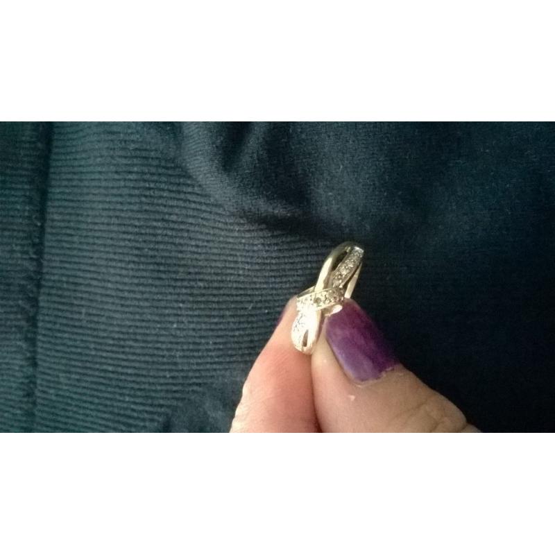 9CT GOLD KNOT RING WITH DIAMONDS