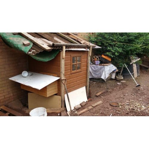 4 chickens and 1 cockrol plus a house