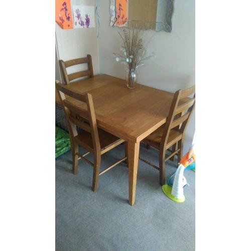 Selling our extendable dinning table and 4 chairs! Only selling due to no longer having the space