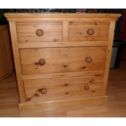 Solid pine chest of drawers/ dresser/ cabinet/ unit