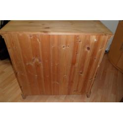 Solid pine chest of drawers/ dresser/ cabinet/ unit