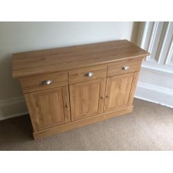 **SIDEBOARD - OAK EFFECT , GREAT CONDITION** immediate pickup