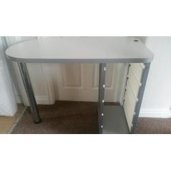 Nail table