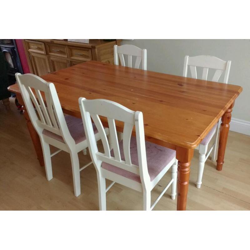 Table + 4 chairs