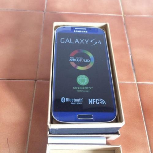 Samsung Galaxy S4 brand new !! Unlocked 4G ready blue colour