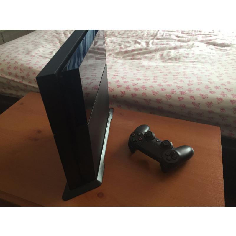 PS4 500gb with Vertical Stand (Excellent Condition)