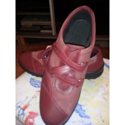 WOMEN'S WINE COLOUR HOTTER WIDE FITTING SIZE 42 SHOES WITH EASY FASTENING ONLY WORN 5 TIMES.