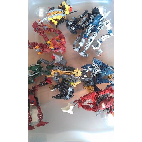Huge Hoard of LEGO Bionicles - make dozens of bionicles