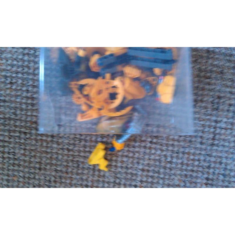 Huge Hoard of LEGO Bionicles - make dozens of bionicles