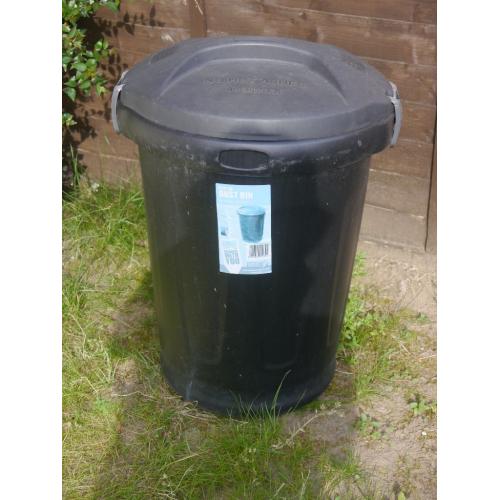 Outdoor dustbin