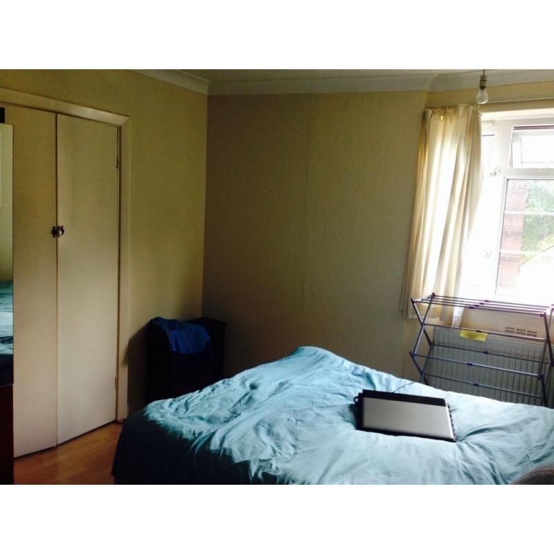 Lovely Bright Double room to rent in Cricklewood