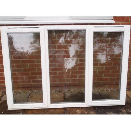 2 no. PVCu windows, white