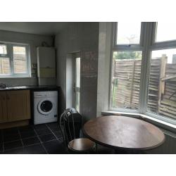 DOUBLE BEDROOMS TO RENT IN STRATFORD NEAR MARYLAND STATION (WESTFIELD SHOPPING CENTER