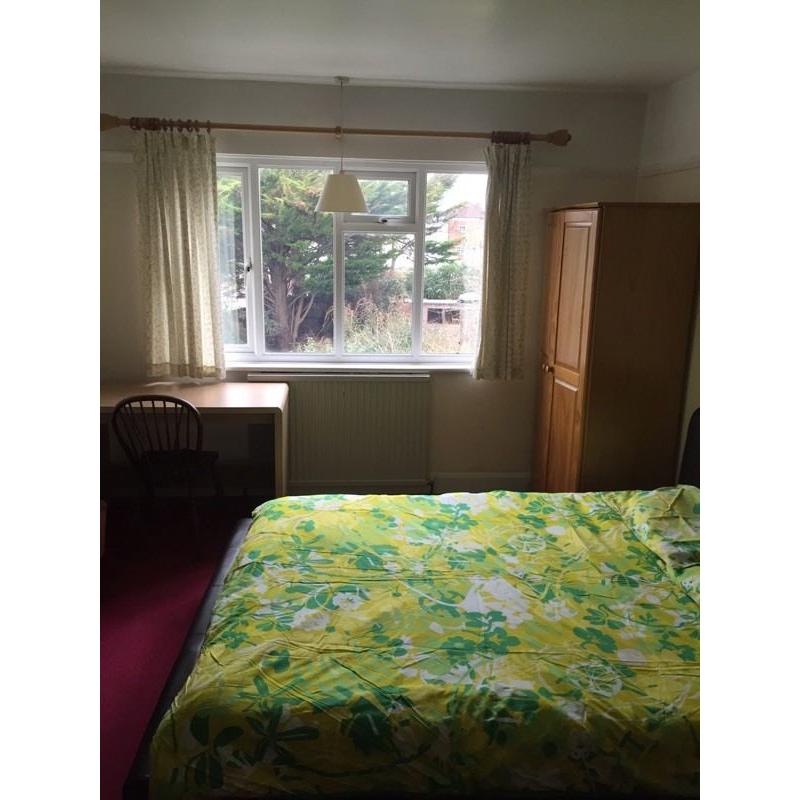 Very large rooms to rent
