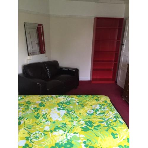 Very large rooms to rent