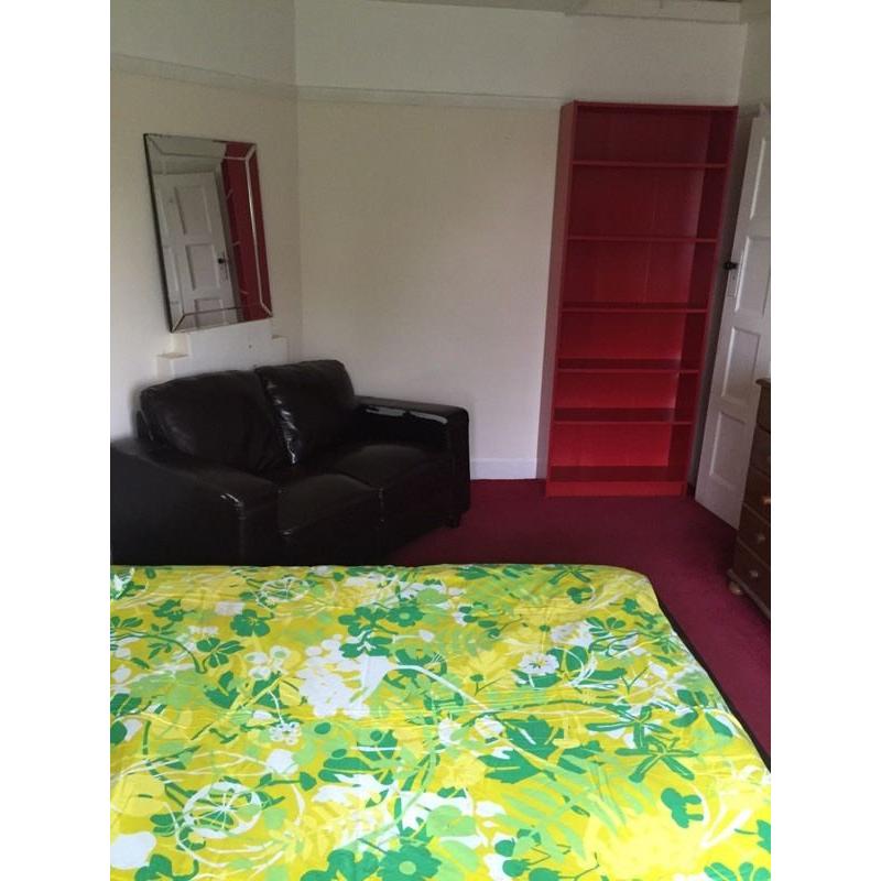 Very large rooms to rent