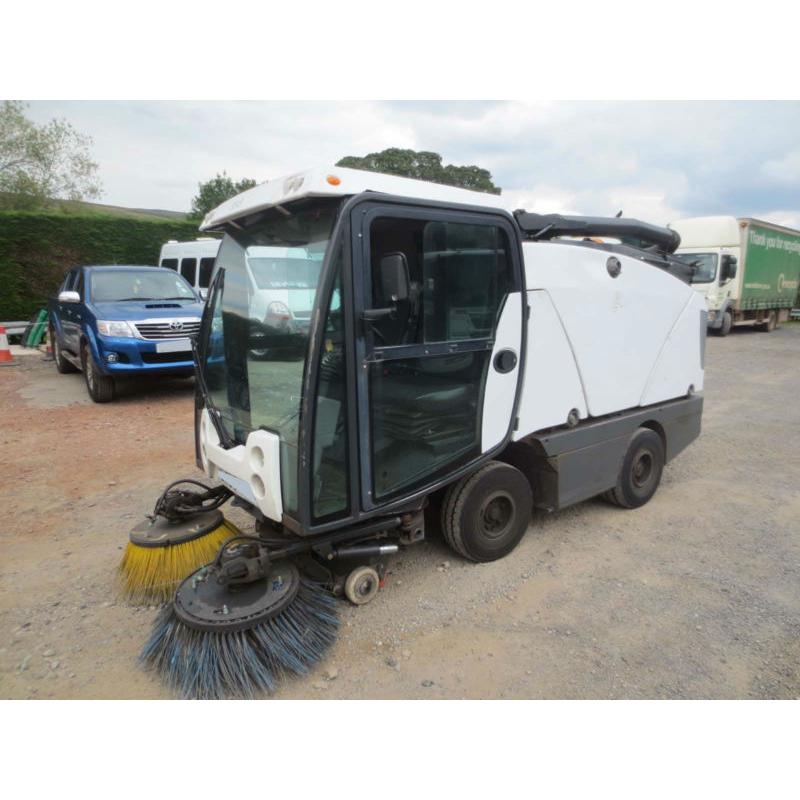 2006 - 56 - JOHNSTON 2000 4TON 2.8D AUTOMATIC SWEEPER (GUIDE PRICE)