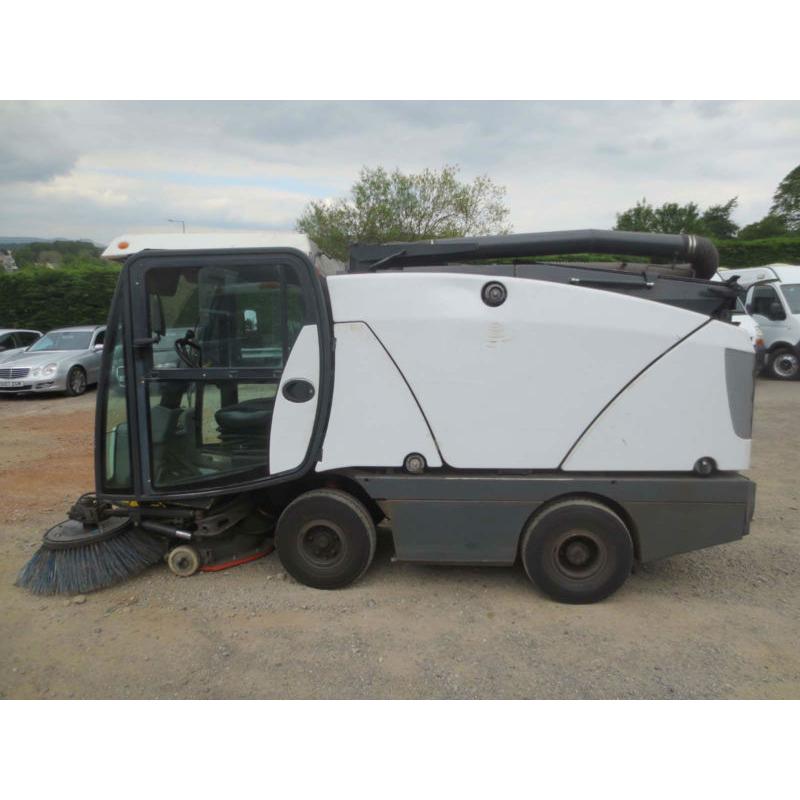2006 - 56 - JOHNSTON 2000 4TON 2.8D AUTOMATIC SWEEPER (GUIDE PRICE)