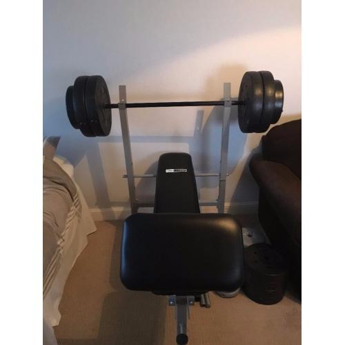 Weights bench + 85Kg of weights and bars