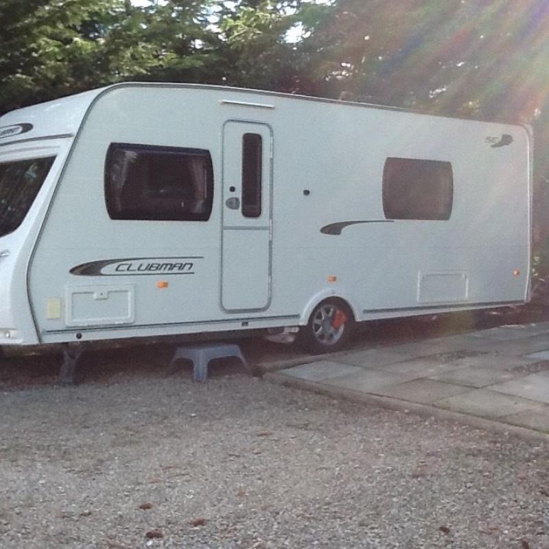 PRICE REDUCED! Lunar Clubman SE, 2011. Fixed bed, 4 berth, motor mover. Immaculate condition.