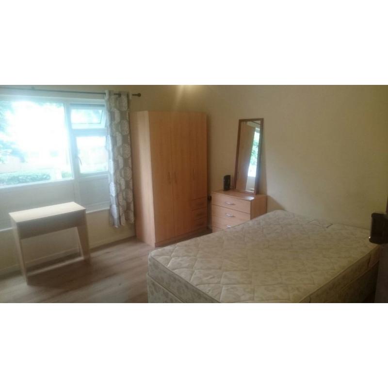 5min to Snenton Market/FM Arena, incl. all the bills&cleaner
