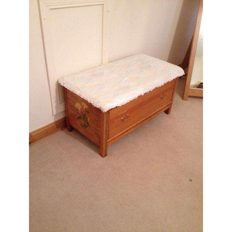 BLANKET BOX/ OTTOMAN