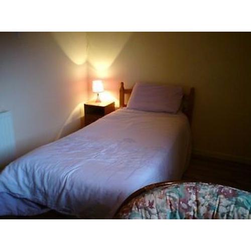 Central single room near George Square: short term with all bills included: June 24th - August 4th