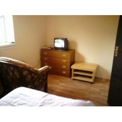 Central single room near George Square: short term with all bills included: June 24th - August 4th