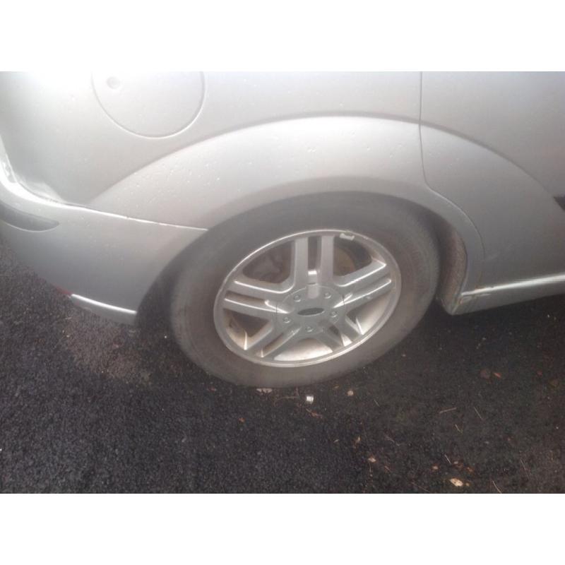 Ford focus breaking for spares good alloys and tyres