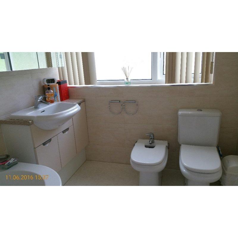 BATHROOM FURNITURE / SUITE: Cream vanity unit with white sink, bidet and toilet - all Roca