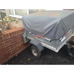 Trailer with cover and extendable height