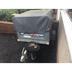 Trailer with cover and extendable height