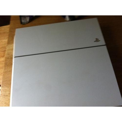 White sony ps4 for console for parts it can get fix but not got time