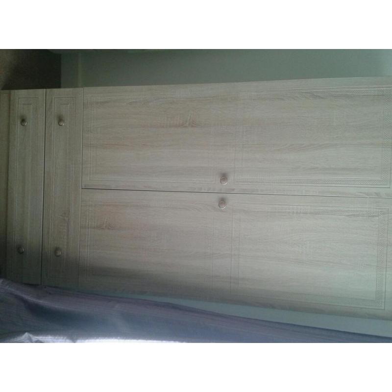 Double wardrobe with 2 drawers