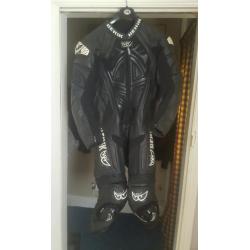 Berik enigma motorcycle leathers size uk44 eye 54