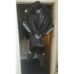 Berik enigma motorcycle leathers size uk44 eye 54