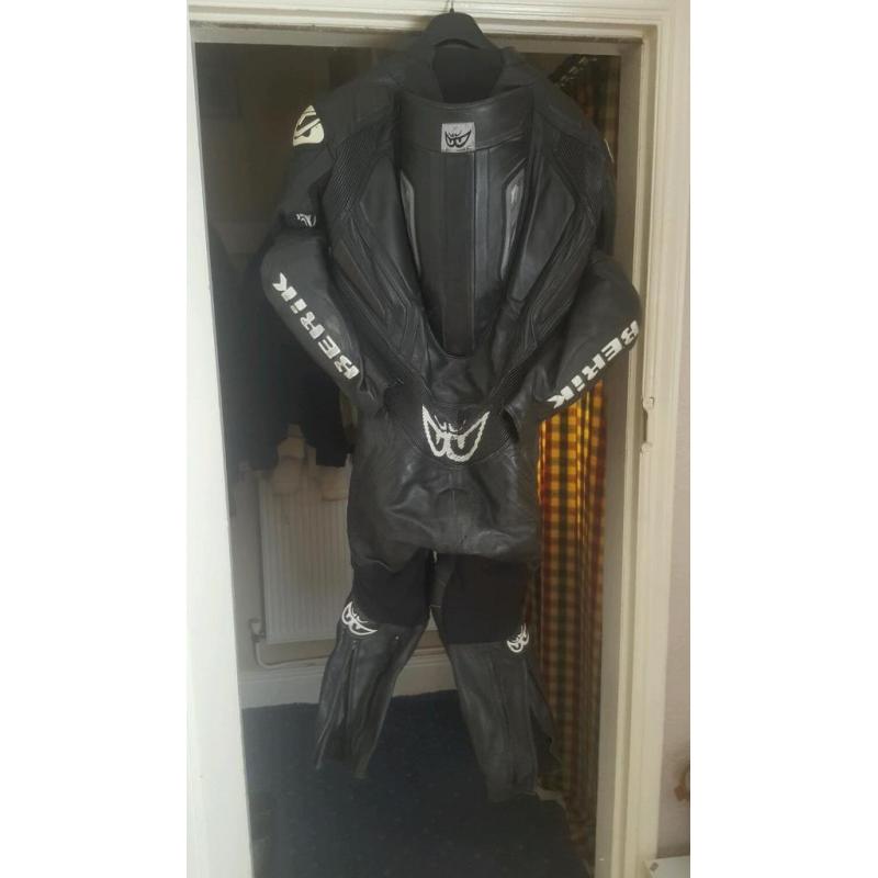 Berik enigma motorcycle leathers size uk44 eye 54